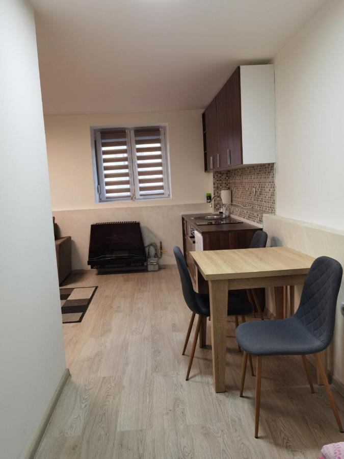Kraguj Apartman 2 克拉古耶瓦茨 外观 照片